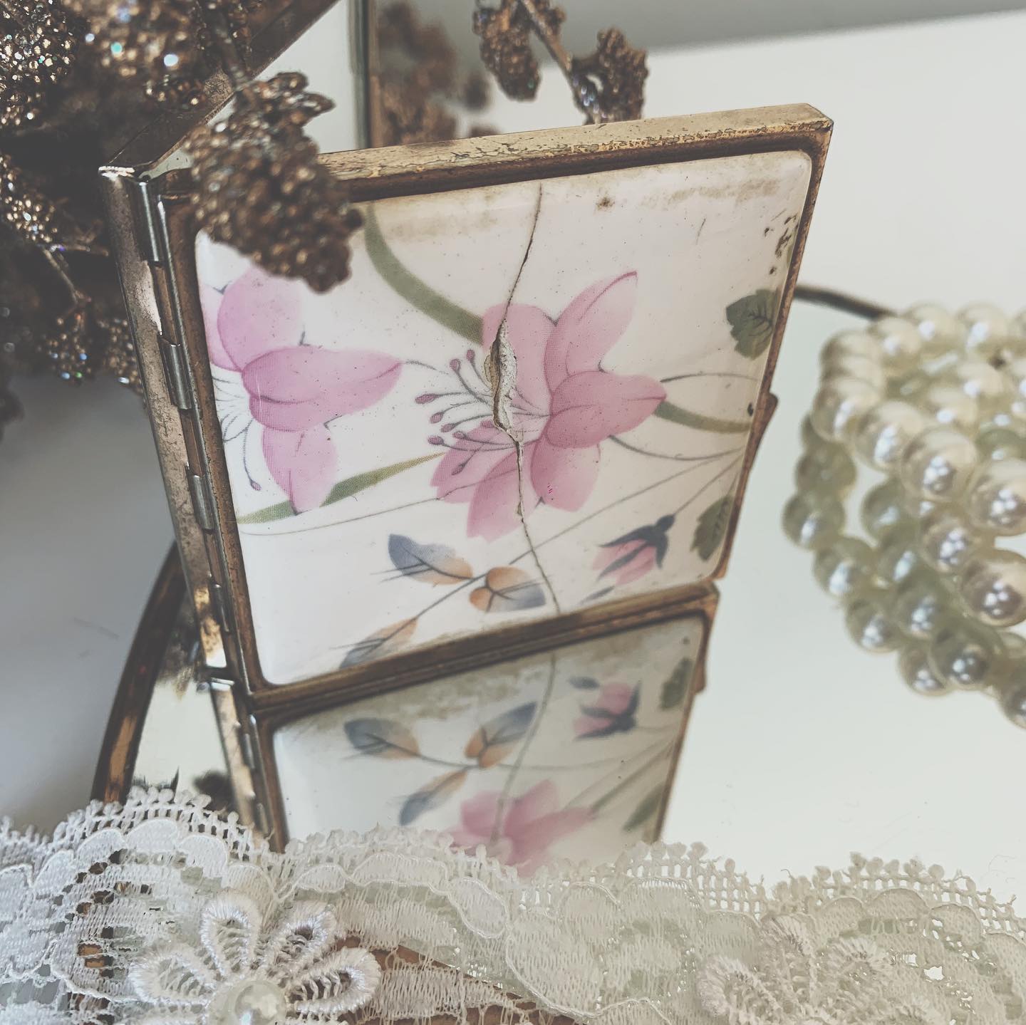 Perfectly Imperfect Compact Mirror