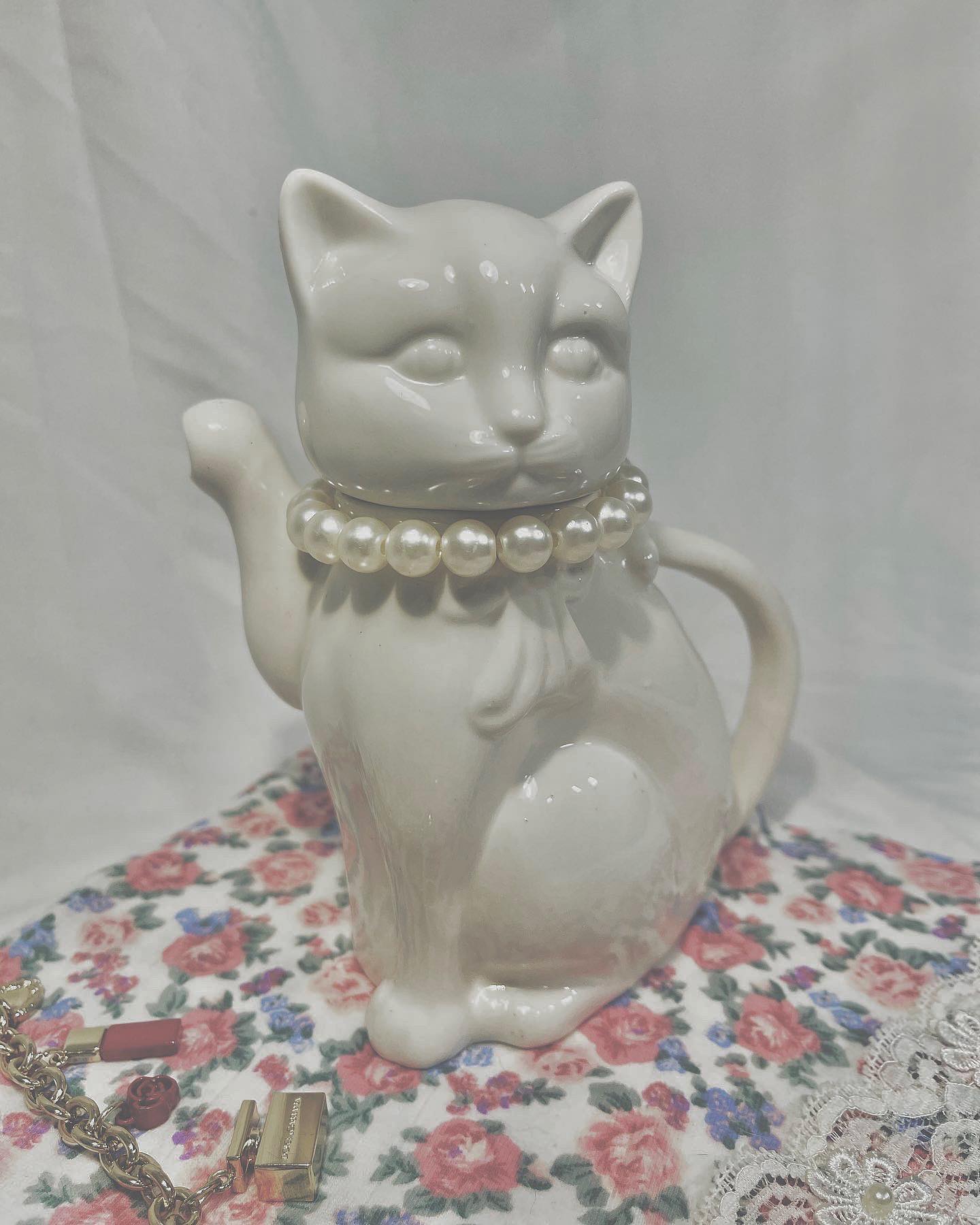 White Cat Teapot