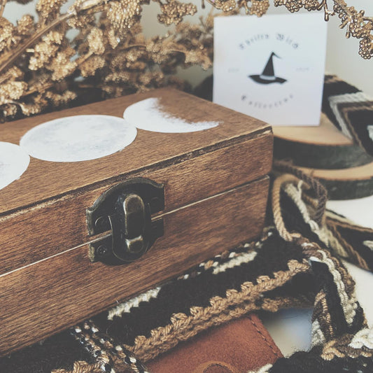 Crescent Moon Treasure Box | @fiatheartist